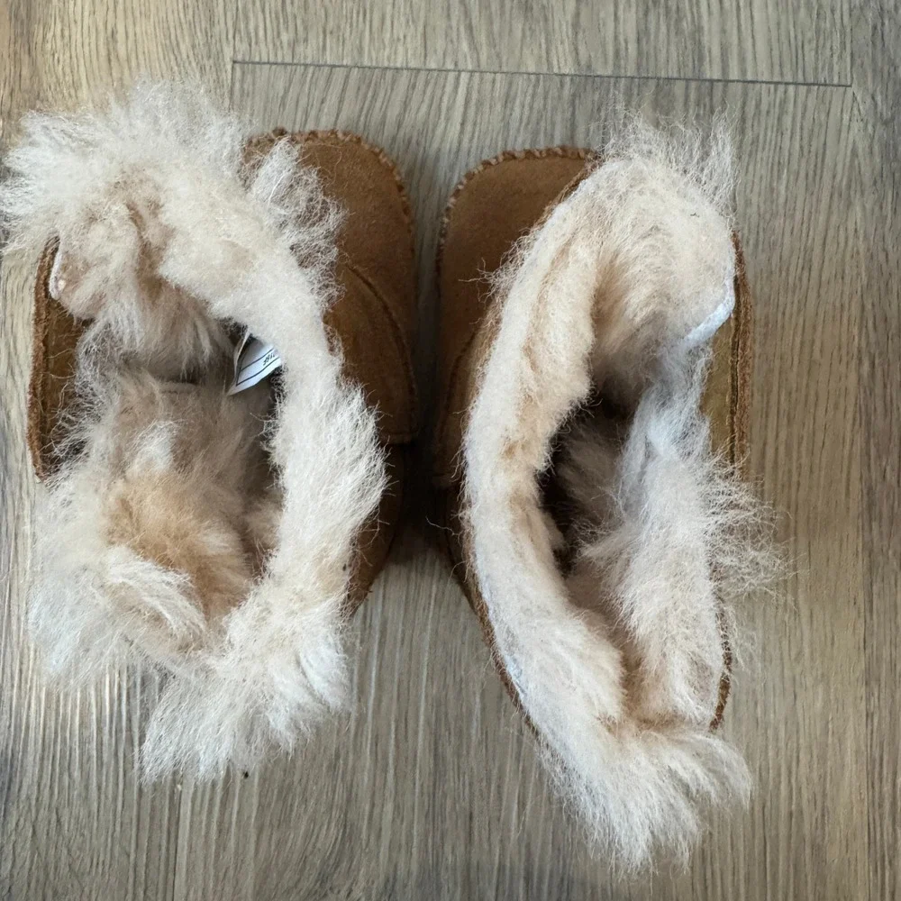 UGG Jesse Chestnut Suede Sheepskin Infant Booties 1005198I Size 0/1